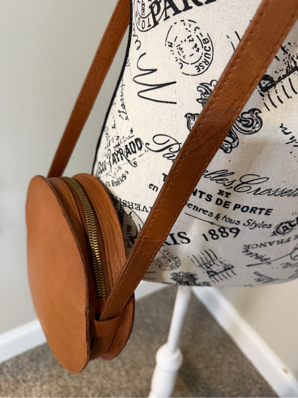 Madewell Round Crossbody Bag in Cognac Brown - Picture 7 of 10